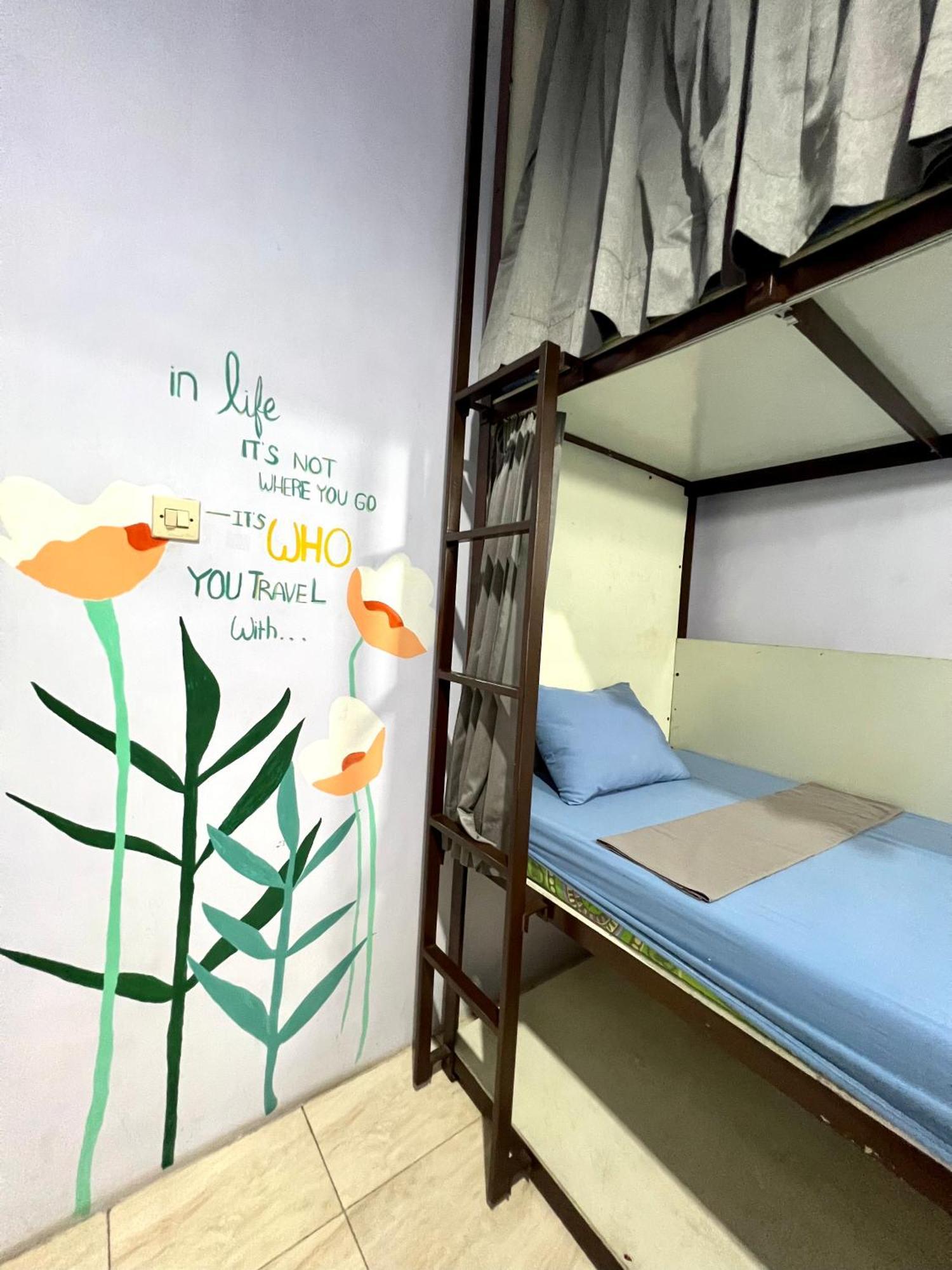 Mador Malang Dorm Hostel Экстерьер фото