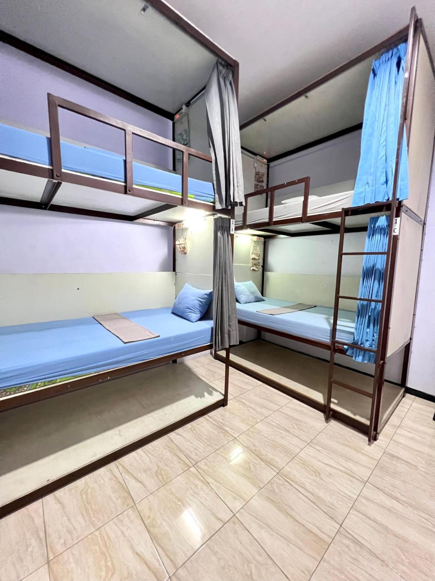 Mador Malang Dorm Hostel Экстерьер фото