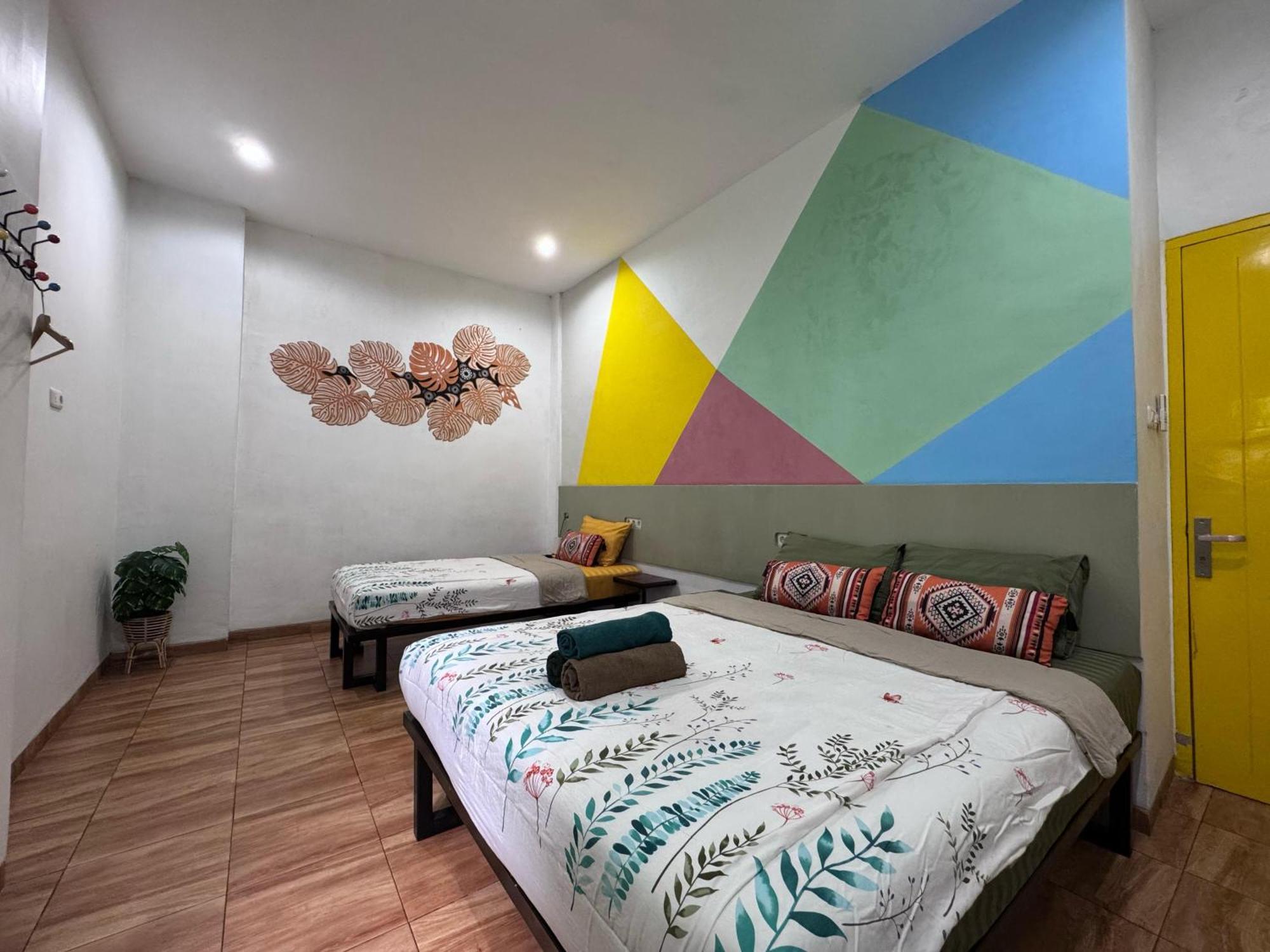 Mador Malang Dorm Hostel Экстерьер фото